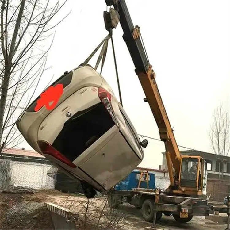 八步吊车救援小汽车怎么吊